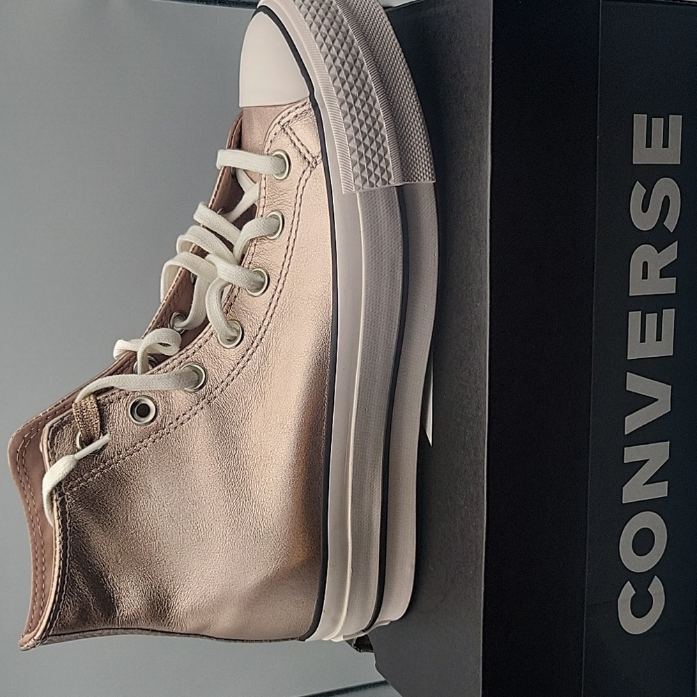 NWT CONVERSE CTAS LIFT HI PLATFORM SNEAKERS